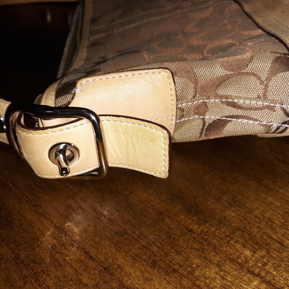Coach purse - Picture 4 of 7